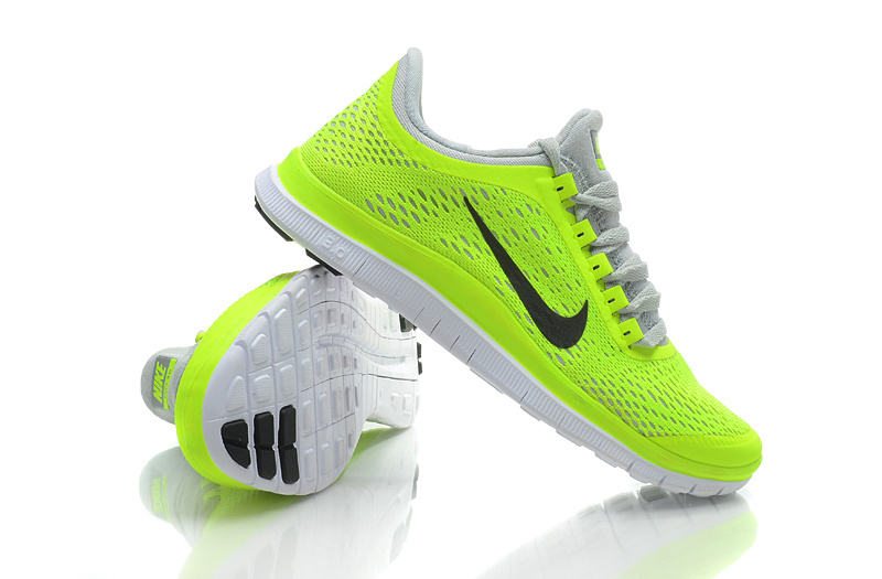 lime green womens nike running shoes